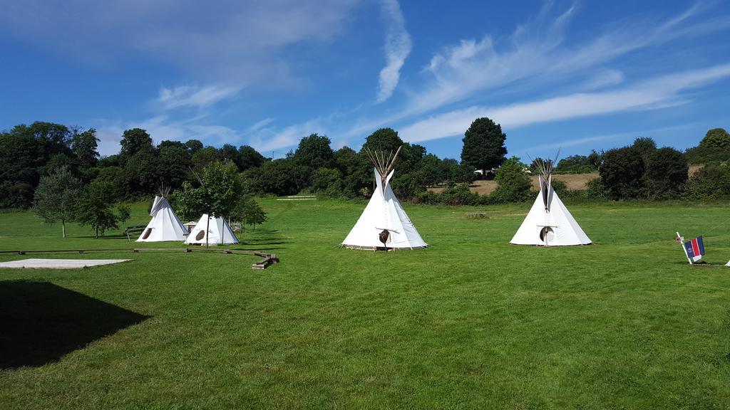 Les Tipis Du Bonheur De Vivre Hotel Brulon Exterior photo