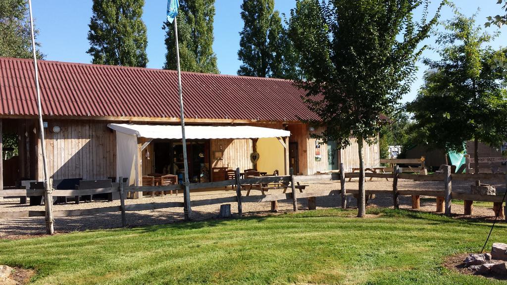 Les Tipis Du Bonheur De Vivre Hotel Brulon Exterior photo